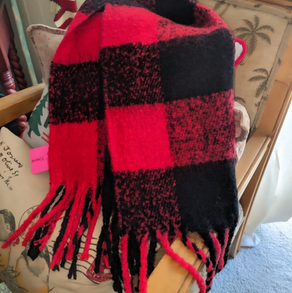 💋💋💋 BETSEY JOHNSON OVERSIZED  SCARF 💋💋💋